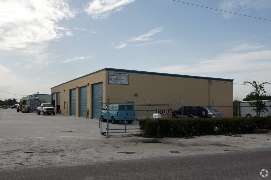 2829 Ford Street Ext, Fort Myers, FL à louer - Photo de l’immeuble – Image 2 sur 5