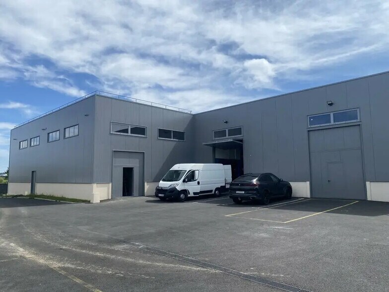 Local d’activités dans Viarmes à louer - Photo de l’immeuble – Image 1 sur 8