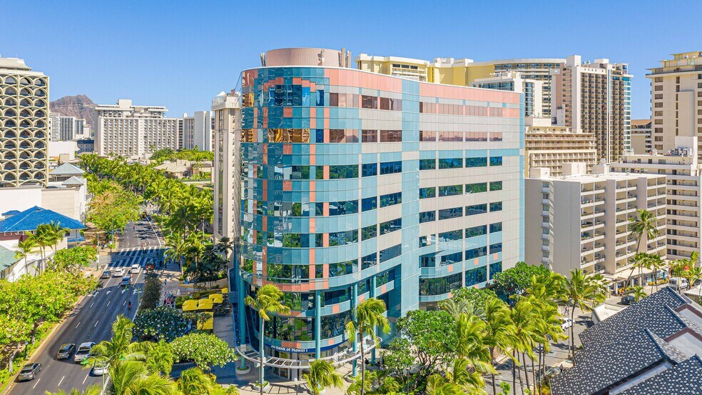 2155 Kalakaua Ave, Honolulu, HI à louer - Photo de l’immeuble – Image 2 sur 9