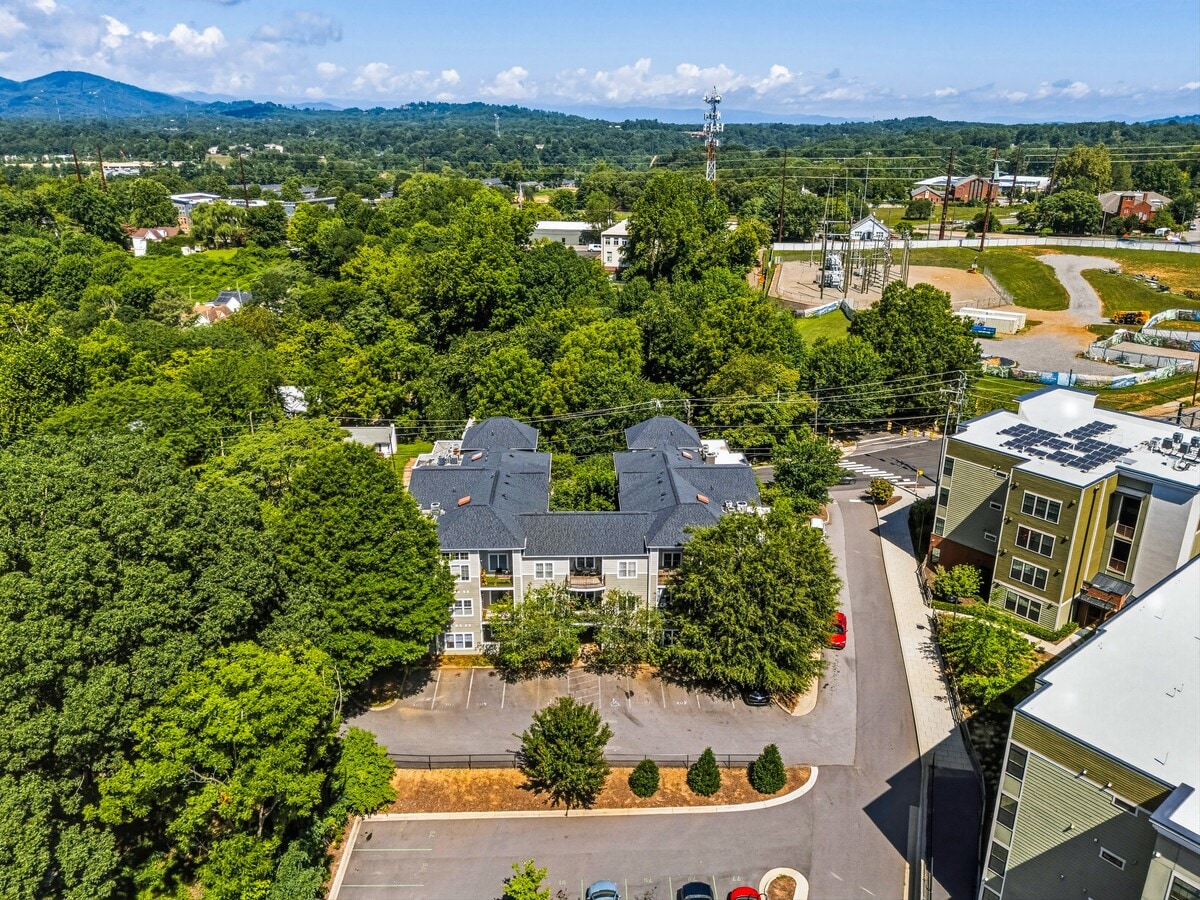 64 Clingman Ave, Asheville, NC 28801 - Lot 101 - - Photo intérieure - Image 2 of 40