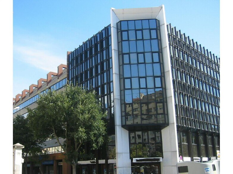141 Avenue Du Prado, Marseille à louer - Photo de l’immeuble – Image 2 sur 10