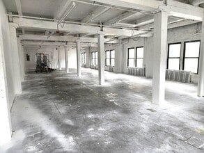 21-07 Borden Ave, Long Island City, NY à louer Photo intérieure– Image 2 sur 3