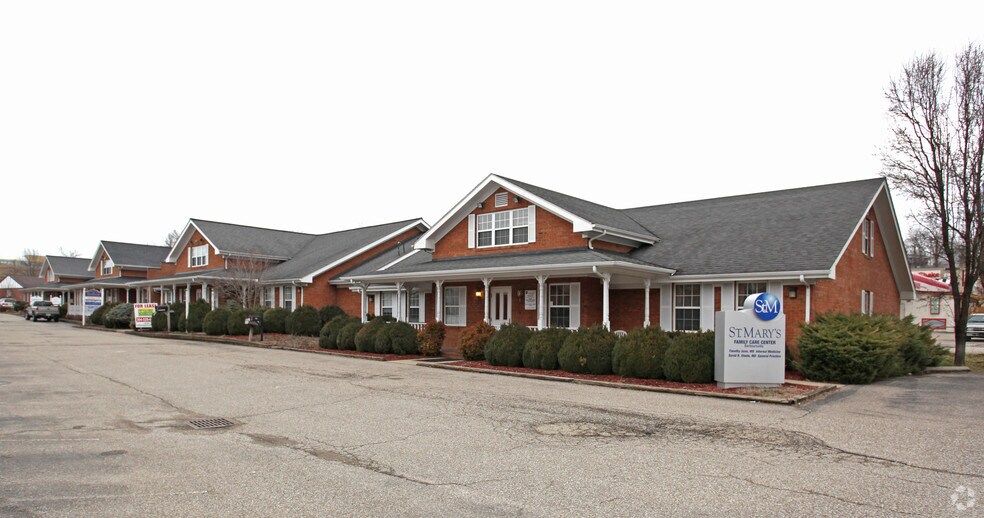 4 Chateau Ln, Barboursville, WV à vendre - Photo de l’immeuble – Image 1 sur 30