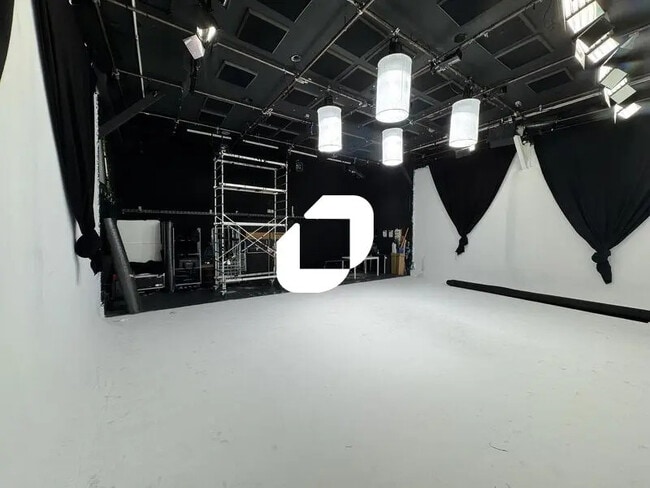 Plus de détails pour Bureau, Local d'activités à louer