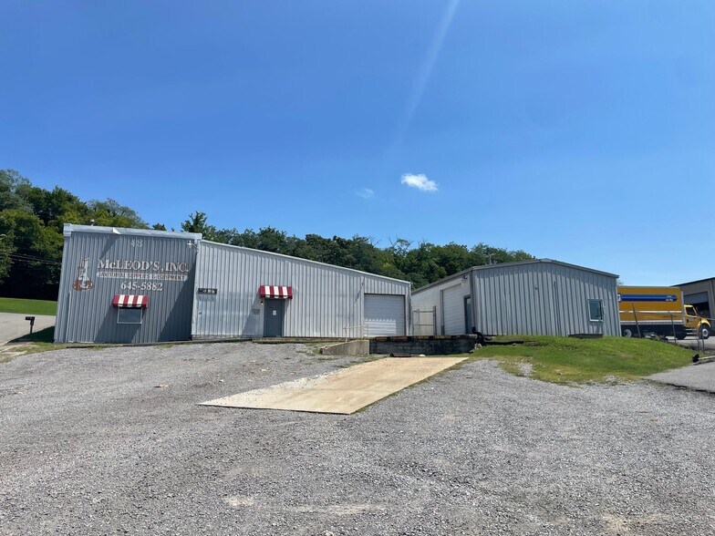 48 W Washington St, Clarksville, TN à louer - Photo de l’immeuble – Image 2 sur 19