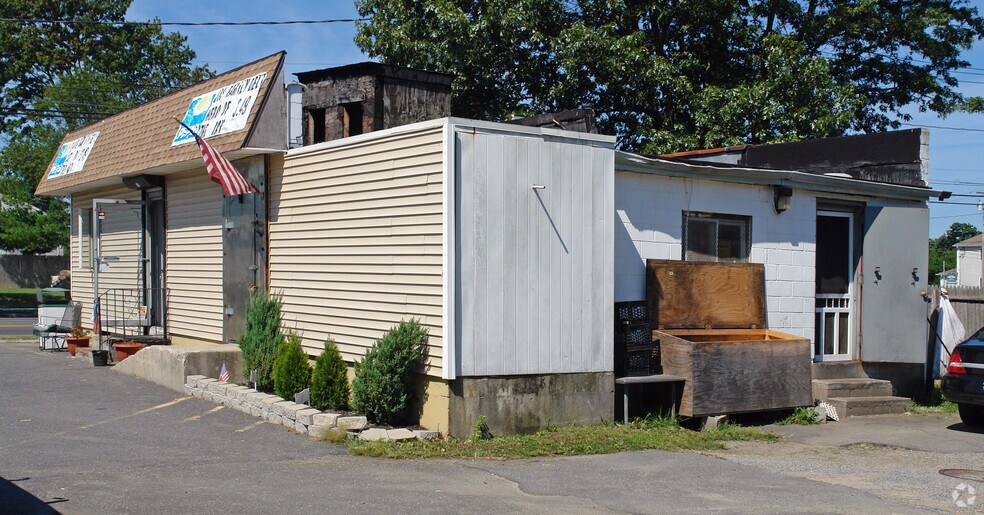 205 Waverly Ave, Patchogue, NY à vendre - Photo de l’immeuble – Image 2 sur 2
