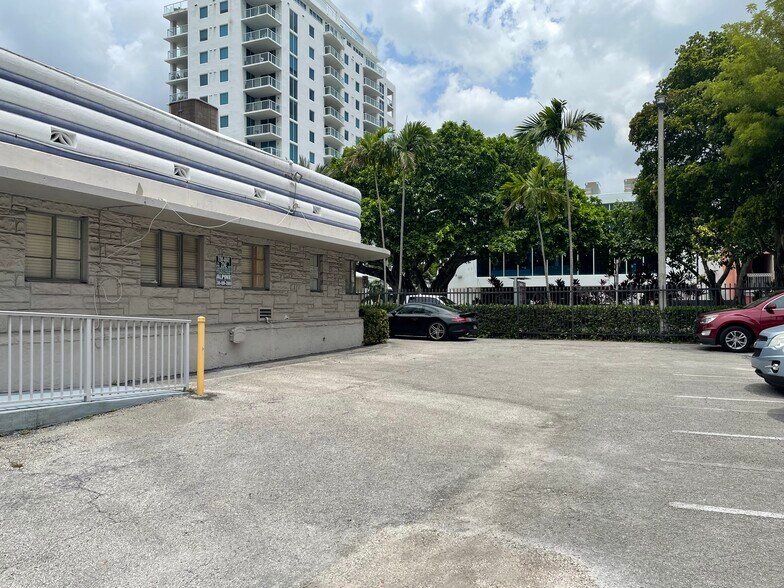 1394 Coral Way, Miami, FL à vendre - Photo de l’immeuble – Image 3 sur 19