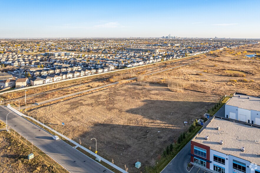 14135 162nd Ave NW, Edmonton, AB à vendre - Photo de l’immeuble – Image 2 sur 4