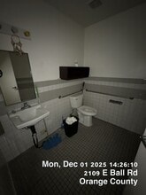 2093-2145 E Ball Rd, Anaheim, CA à louer Photo intérieure– Image 2 sur 4