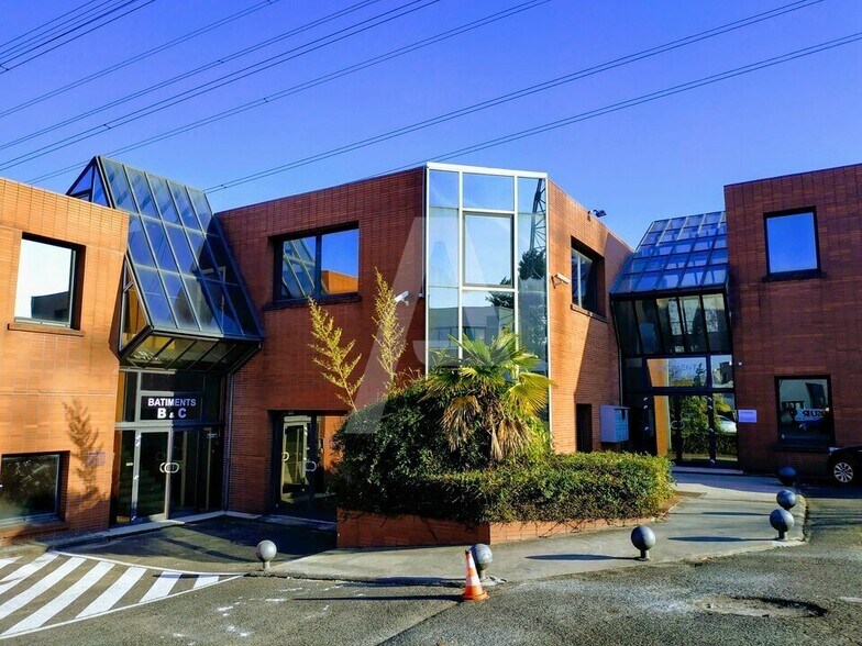 8 Rue Maryse Bastié, Igny à louer - Photo de l’immeuble – Image 1 sur 5