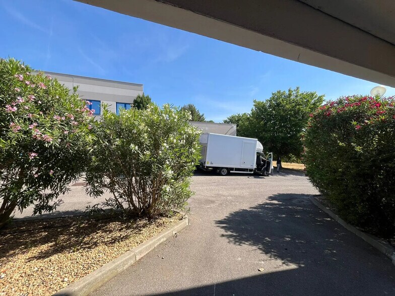 Rue Max Planck, Marseille à louer - Photo de l’immeuble – Image 3 sur 4