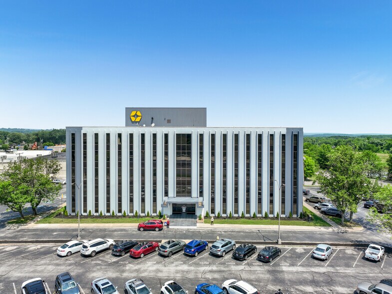 5751 Uptain Rd, Chattanooga, TN à louer - Photo principale – Image 1 sur 28