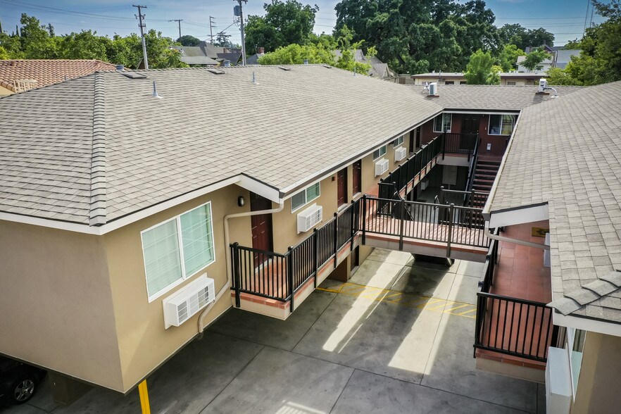 1142 N Sutter St, Stockton, CA à vendre - Photo de l’immeuble – Image 3 sur 14