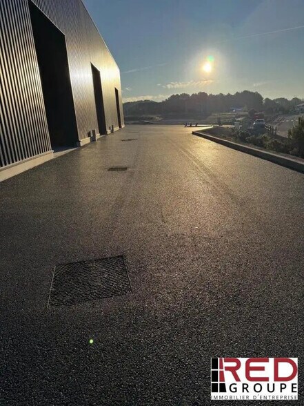 Industriel/Logistique dans Lambesc à louer - Photo de l’immeuble – Image 2 sur 4