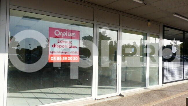 Plus de détails pour Local commercial à louer