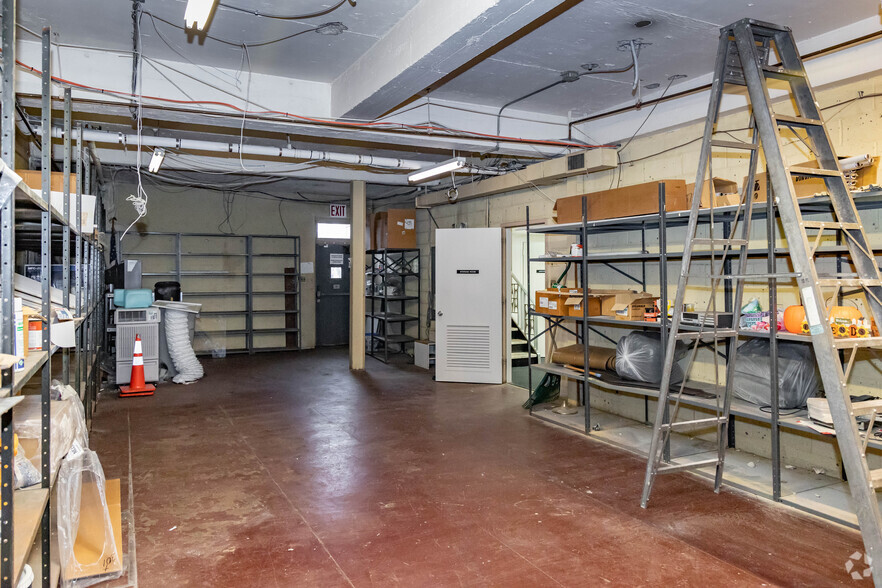 2300 Grand Ave, Baldwin, NY à vendre - Photo intérieure – Image 3 sur 26