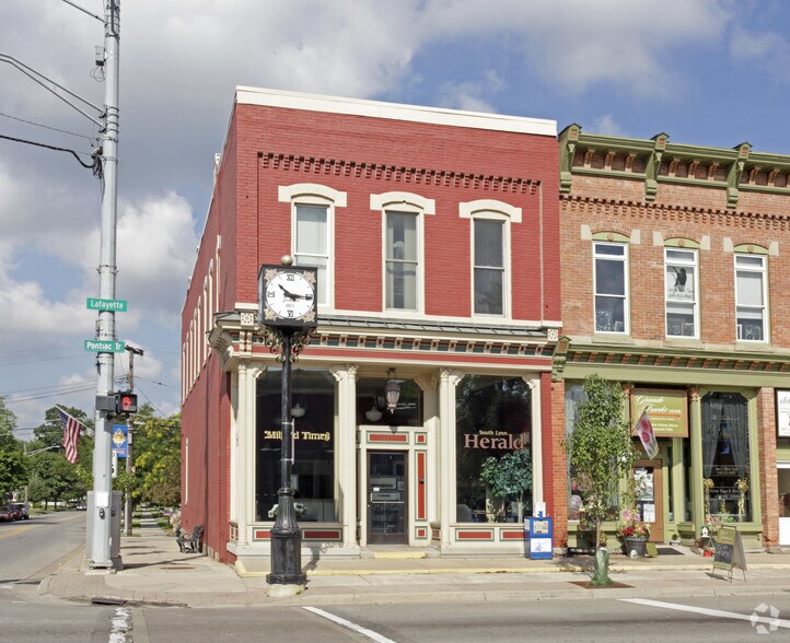 101 N Lafayette St, South Lyon, MI à vendre - Photo de l’immeuble – Image 1 sur 22