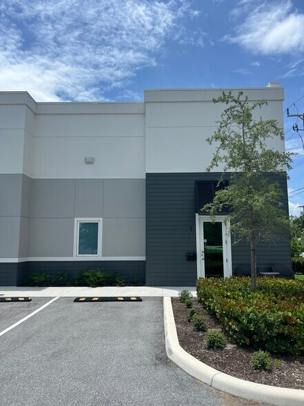 12871 Suzanne, Hobe Sound, FL à louer - Photo de l’immeuble – Image 2 sur 16