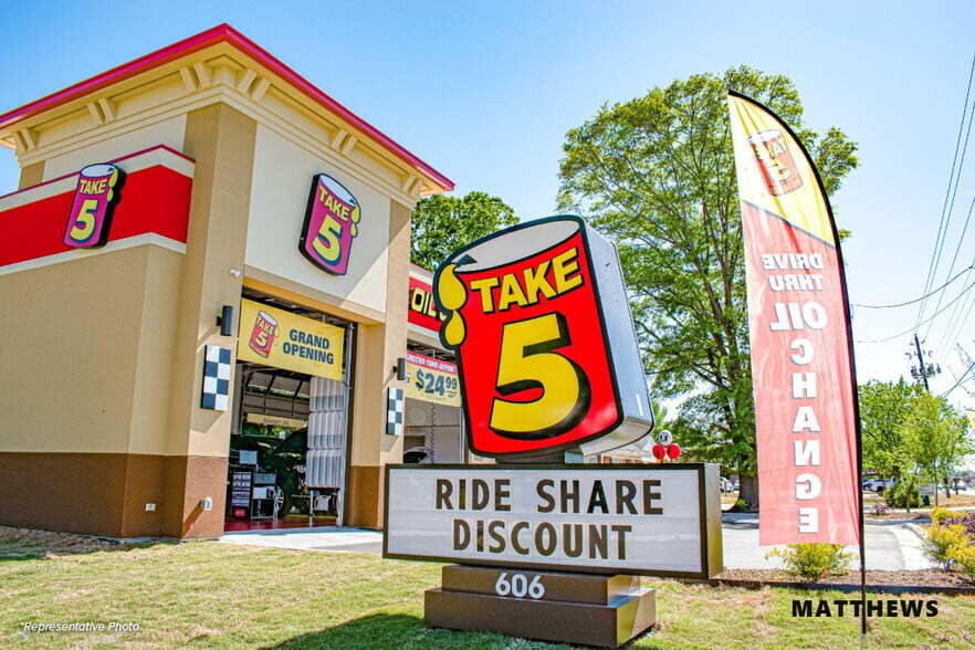 1471 Mount Hope Ave, Rochester, NY à vendre - Photo de l’immeuble – Image 2 sur 4