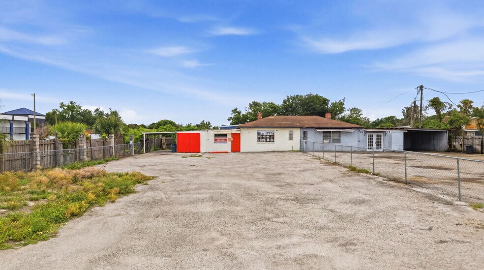 8710 E Colonial Dr, Orlando, FL à louer - Photo de l’immeuble – Image 3 sur 51