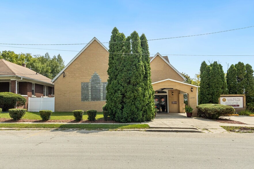 1214 Brown Ave, Joliet, IL à vendre - Photo principale – Image 1 sur 8