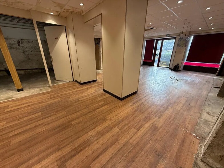 Local commercial dans Le Vésinet à louer - Photo de l’immeuble – Image 3 sur 5