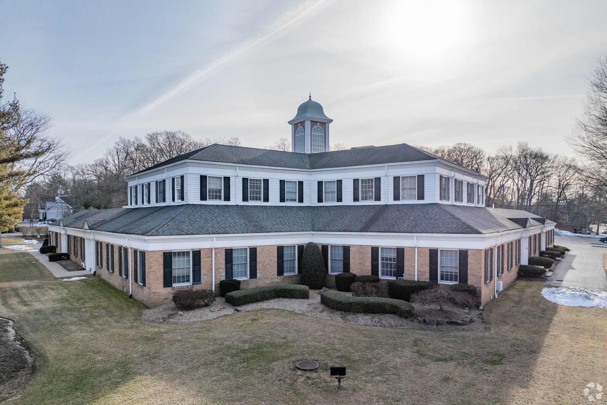 300 E Main St, Smithtown, NY à louer Photo principale– Image 1 sur 10