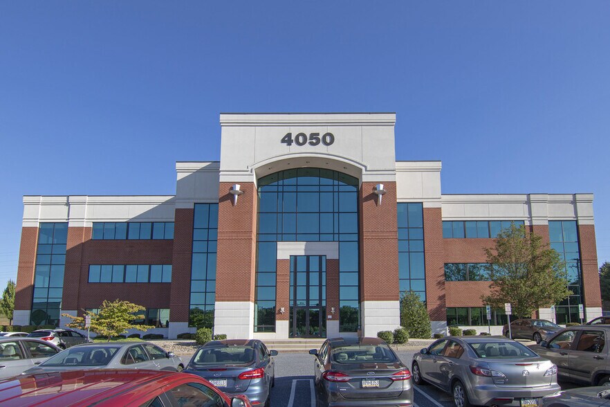 4050 Crums Mill Rd, Harrisburg, PA à louer - Photo de l’immeuble – Image 2 sur 5