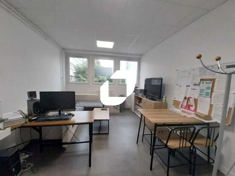 Bureau dans Maurepas à louer - Photo intérieure – Image 2 sur 7