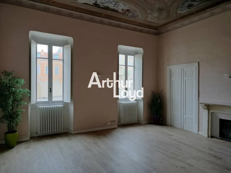 Bureau dans Nice à louer - Photo de l’immeuble – Image 1 sur 11