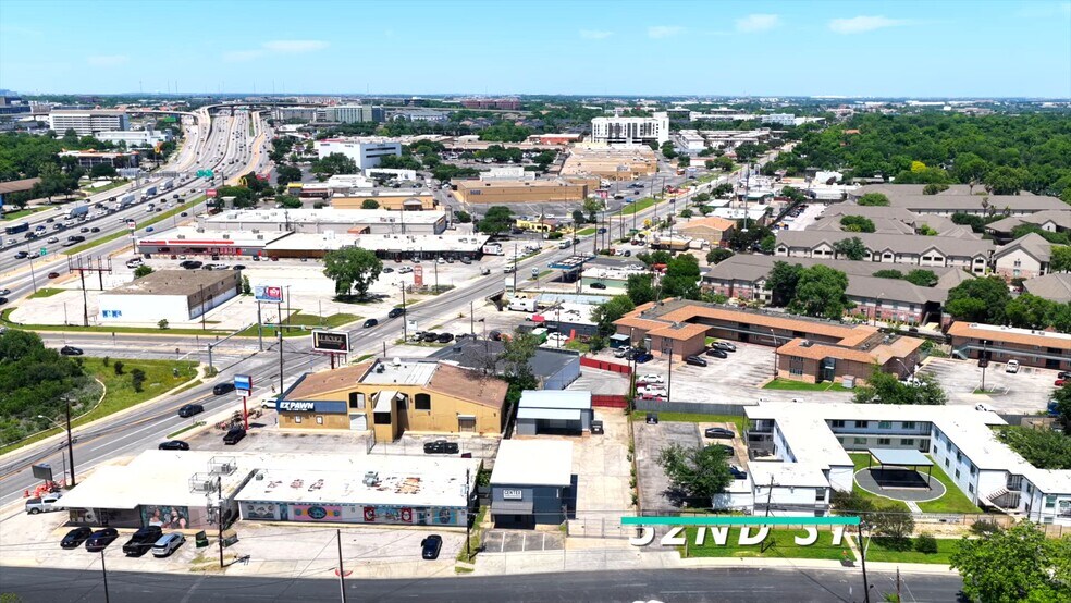 1120 E 52nd St, Austin, TX à vendre - Vidéo sur l’annonce professionnelle – Image 2 sur 34