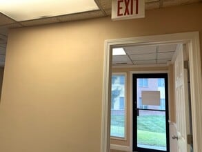 750 Straits Tpke, Middlebury, CT à louer Photo intérieure– Image 2 sur 4