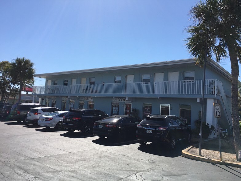 12729 Mcgregor Blvd, Fort Myers, FL à vendre - Photo de l’immeuble – Image 2 sur 10