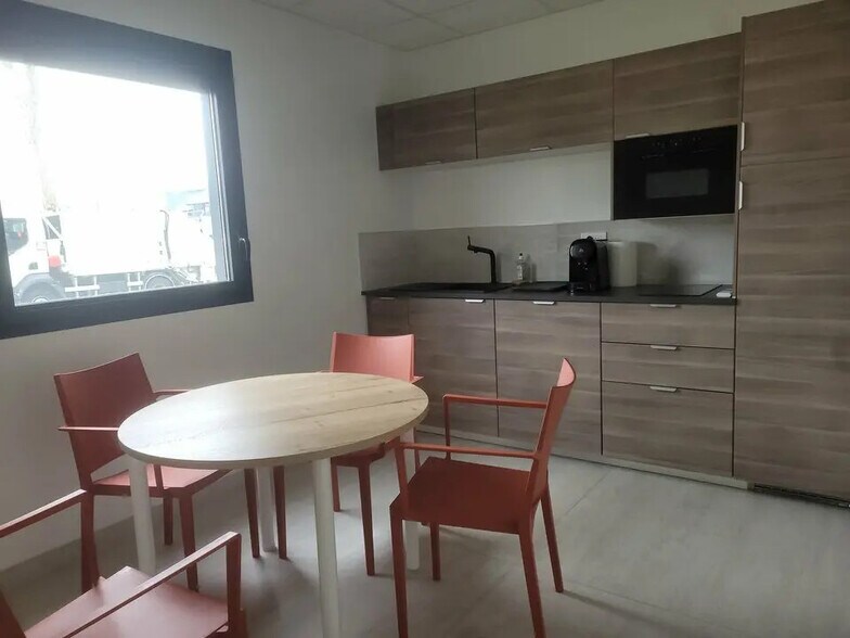Bureau dans Genay à louer - Photo de l’immeuble – Image 2 sur 3