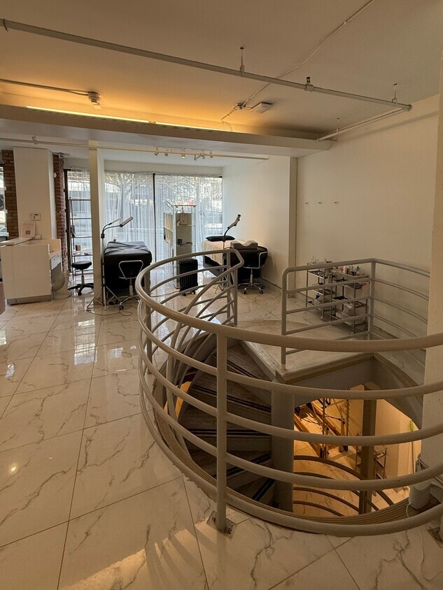 512 Beatty St, Vancouver, BC V6B 2L3 - Lot 512 - - Photo intérieure - Image 2 of 5