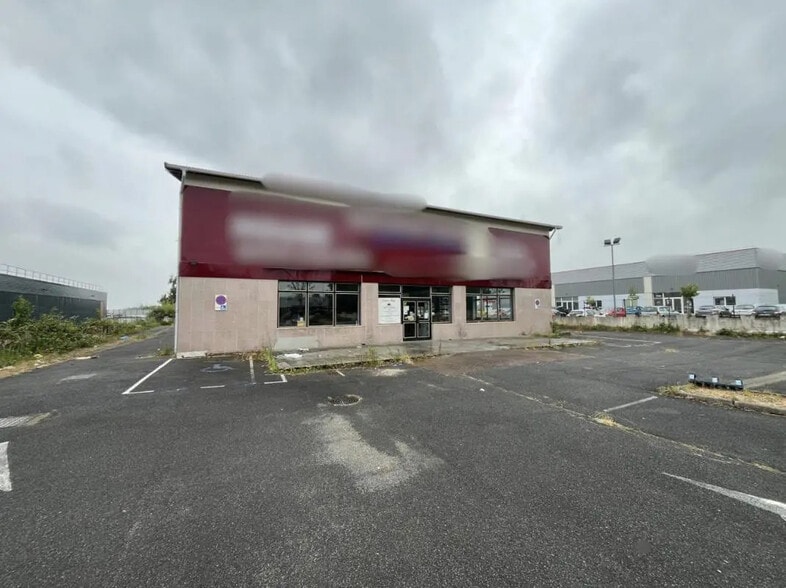 Local commercial dans Rambouillet à louer - Photo de l’immeuble – Image 1 sur 11