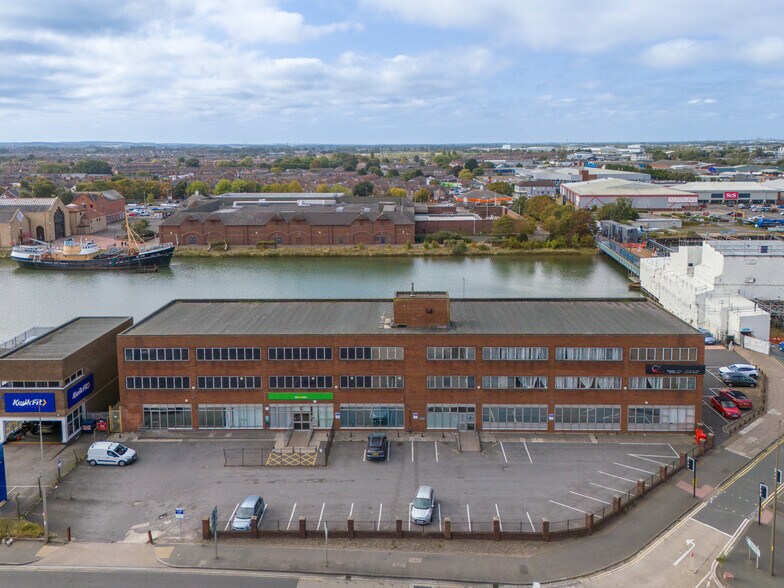 225-241 Victoria St S, Grimsby à louer - Photo de l’immeuble – Image 1 sur 4
