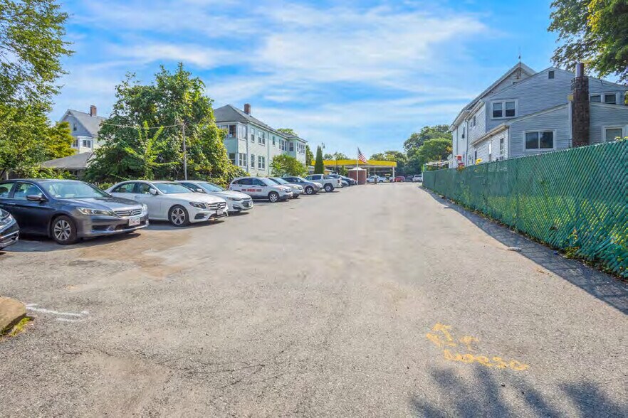 1015 Hyde Park Ave, Hyde Park, MA à vendre - Photo de l’immeuble – Image 2 sur 9