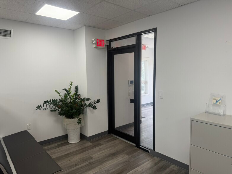 441 Franklin Ave, Franklin Square, NY à louer - Photo intérieure – Image 2 sur 42