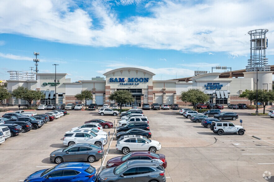 11818-11834 Harry Hines Blvd, Dallas, TX à louer - Photo de l’immeuble – Image 3 sur 6