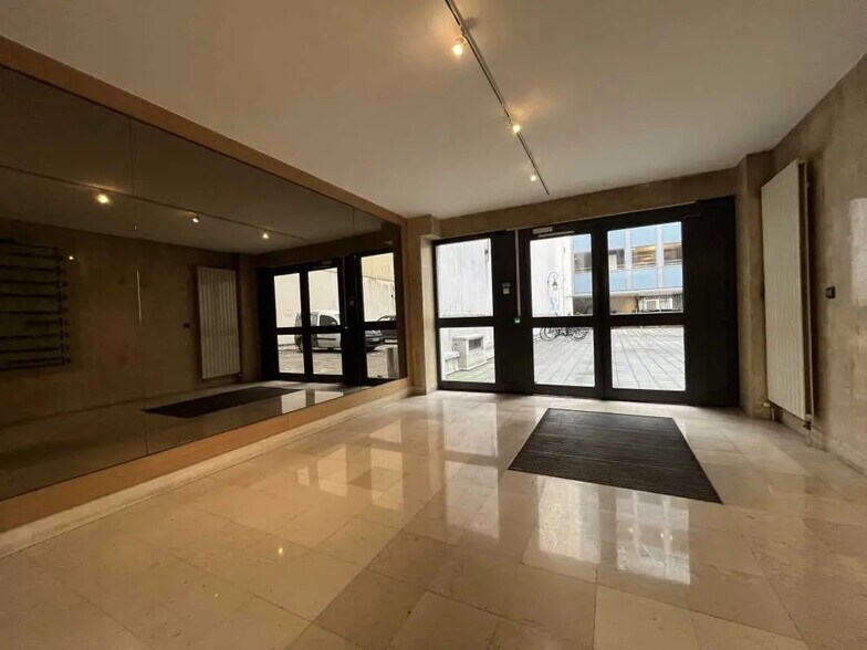30 Rue Notre-Dame Des Victoires, Paris à louer - Photo de l’immeuble – Image 2 sur 11