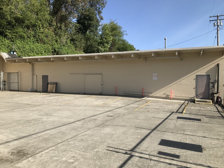 335 N Wycoff Ave, Bremerton, WA à louer - Photo de l’immeuble – Image 3 sur 18