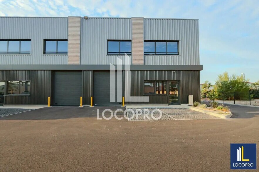 Local d’activités dans Avignon à louer - Photo de l’immeuble – Image 1 sur 9