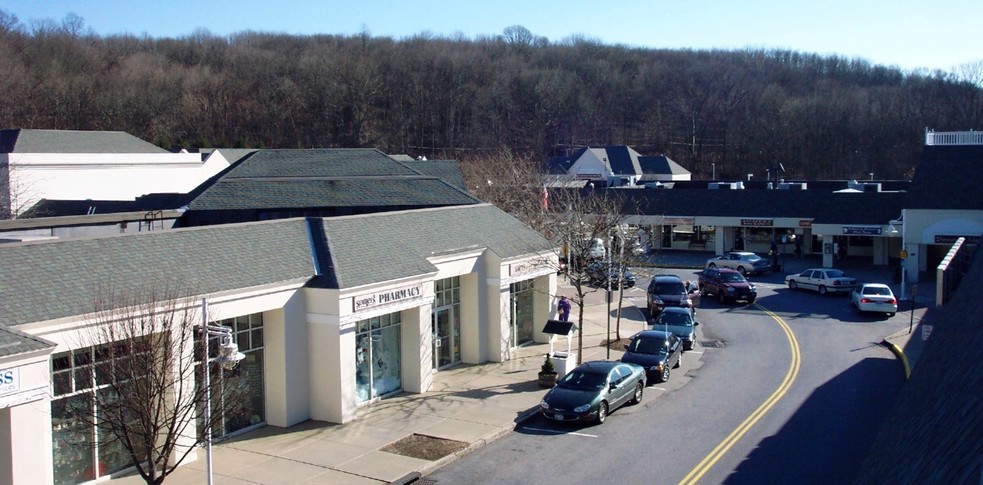 325 Route 100, Somers, NY à louer - Photo principale – Image 1 sur 3