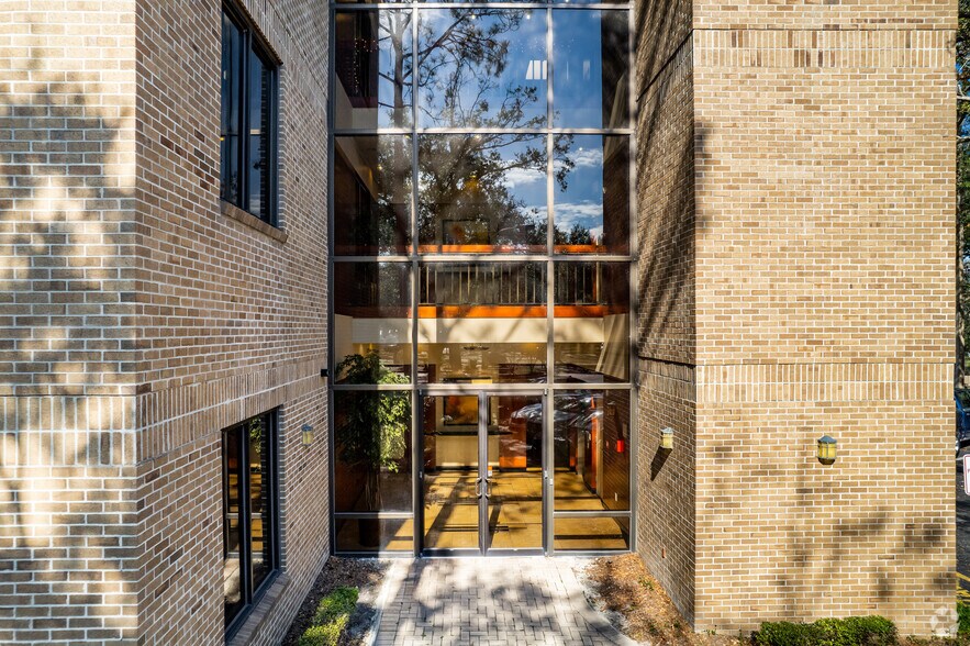 234 N Westmonte Dr, Altamonte Springs, FL à louer - Photo de l’immeuble – Image 1 sur 19