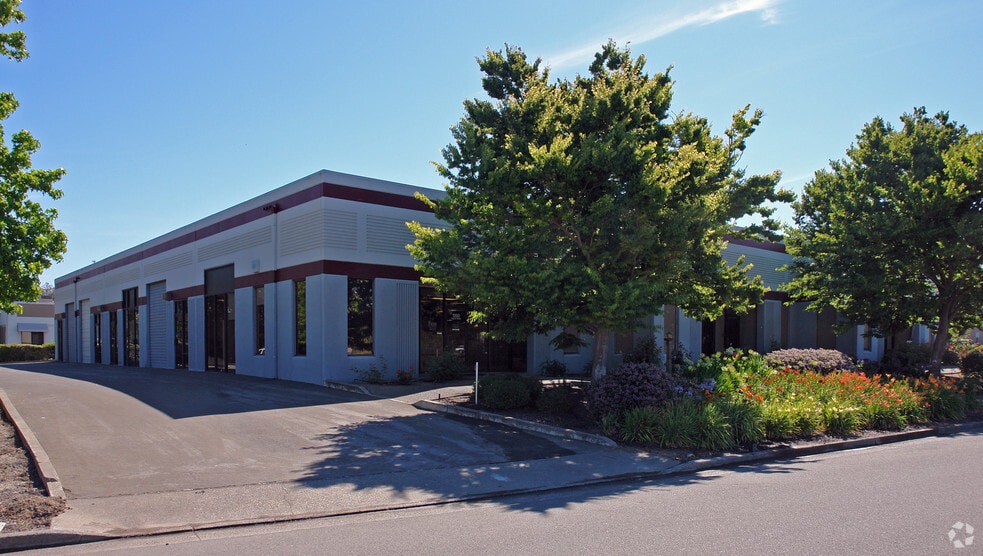 1250 Holm Rd, Petaluma, CA à louer - Photo principale – Image 1 sur 15