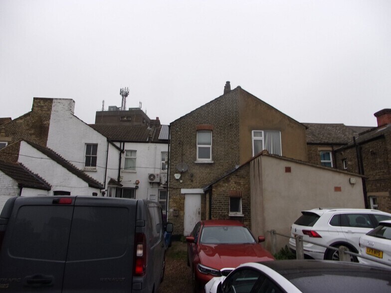42 Orsett Rd, Grays à louer - Photo de l’immeuble – Image 2 sur 2