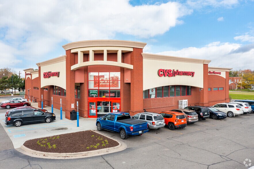 2400 Fort St, Lincoln Park, MI à louer - Photo de l’immeuble – Image 2 sur 6