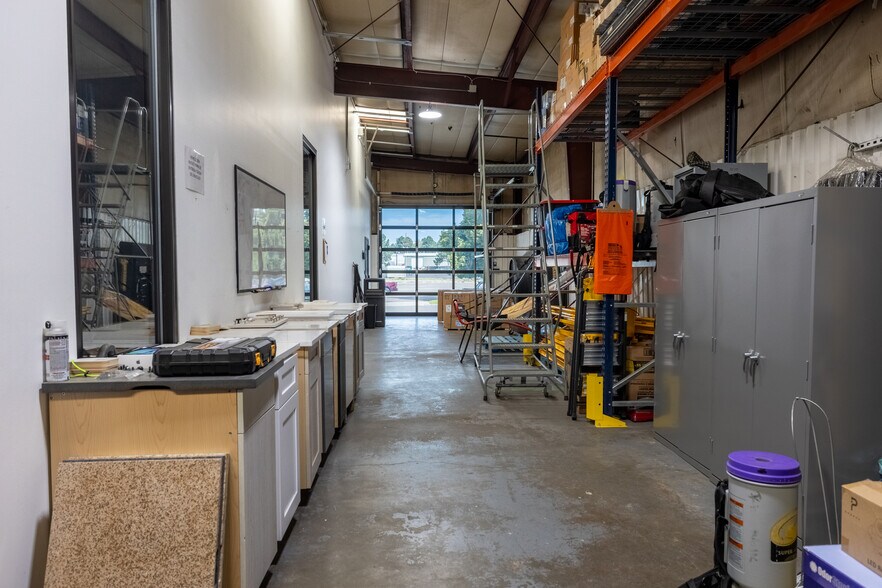 15586 E 17th Ave, Aurora, CO à louer - Photo de l’immeuble – Image 3 sur 23