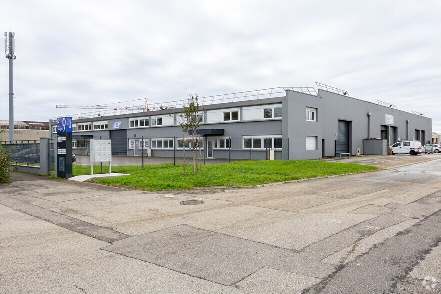 9 Avenue Du Maréchal De Lattre De Tassigny, Meyzieu à vendre - Photo de l’immeuble – Image 3 sur 3